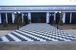 Mirzacho‘l innovatsion qishloq xo‘jaligi azamat maktabi binosi