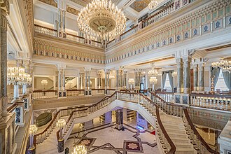 Çırağan saroyi ichidagi zinapoyali atrium