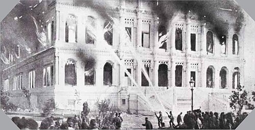 Çırağan saroyi 1910-yildagi yong'in natijasida vayron boʻlgan